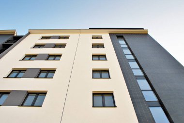 Modern, lüks apartman binası.