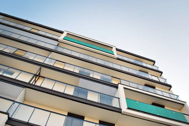 Modern, lüks apartman binası.