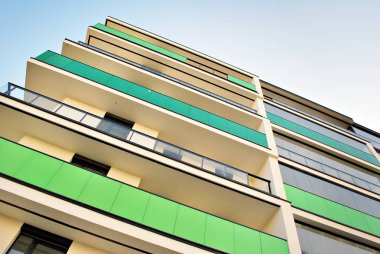 Modern, lüks apartman binası.