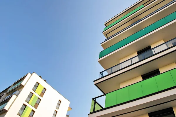 Modern, lüks apartman binası.