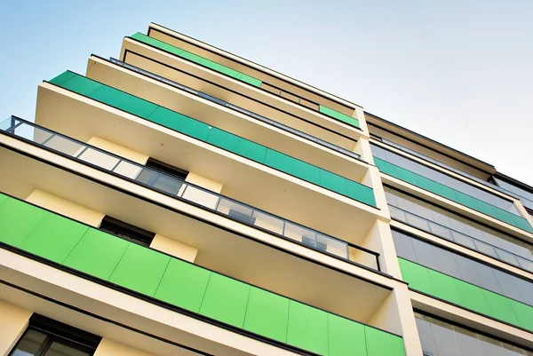 Modern, lüks apartman binası.