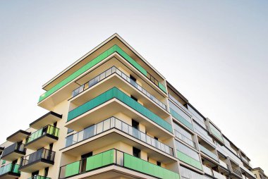 Modern, lüks apartman binası.