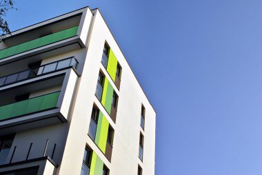 Modern, lüks apartman binası.