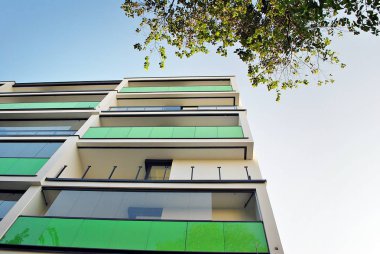 Modern, lüks apartman binası.