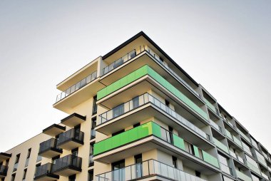 Modern, lüks apartman binası.