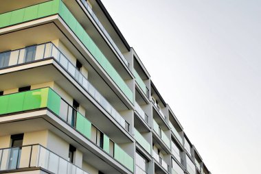 Modern, lüks apartman binası.