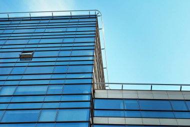 Modern binanın cam mimarisi