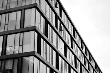 Modern bina. Camdan yapılmış modern ofis binası.