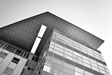 Modern bina. Camdan yapılmış modern ofis binası.