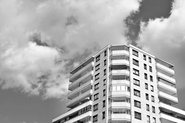 Modern, lüks apartman. Siyah ve beyaz