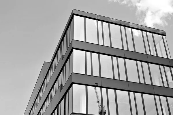 Modern building.Modern office building with facade of glass — Stock Photo, Image