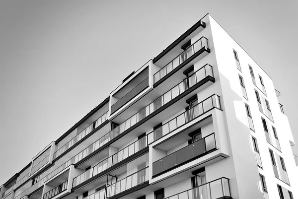 현대, 럭셔리 아파트 흑인과 백인 — 스톡 사진