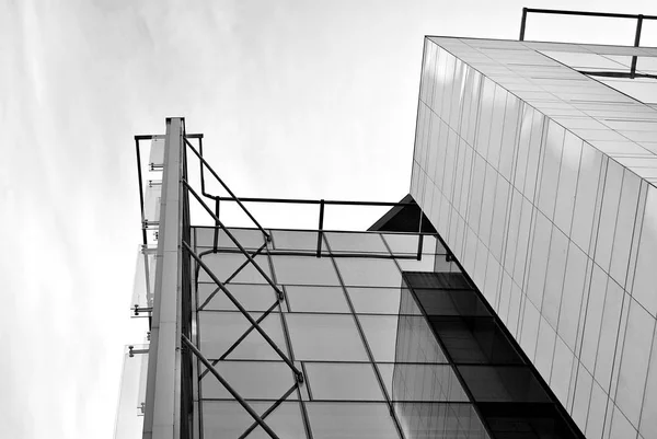 현대식 건물. 유리 표면으로 현대 사무실 건물 — 스톡 사진