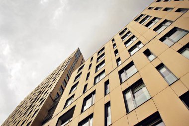 Modern, lüks apartman binası.