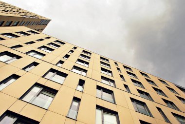 Modern, lüks apartman binası.