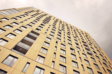 Modern, lüks apartman binası.