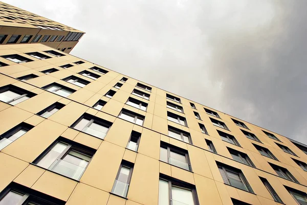 Modern, lüks apartman binası.