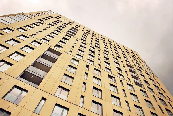 Modern, lüks apartman binası.