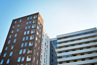 Modern, lüks apartman binası.