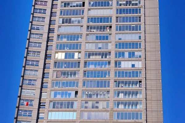 Edifício moderno de apartamentos de luxo — Fotografia de Stock