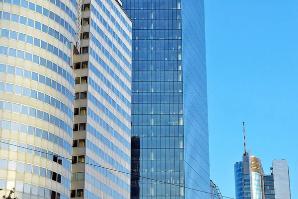 Edifício de escritórios moderno. — Fotografia de Stock