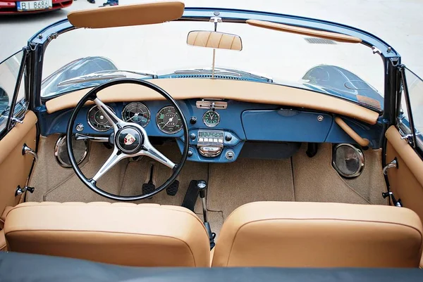 Kawa i Samochody - DaftCafe show meeting