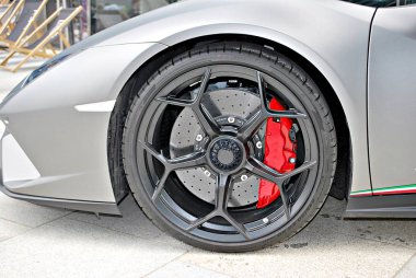 Ön tekerlek. Spor araba