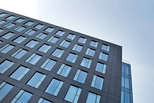 Edificio de oficinas moderno. — Foto de Stock