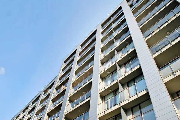 Modern, lüks apartman binası..