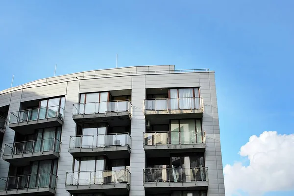 Modern, lüks apartman binası..