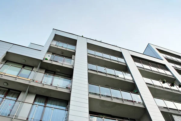 Modern, lüks apartman binası..