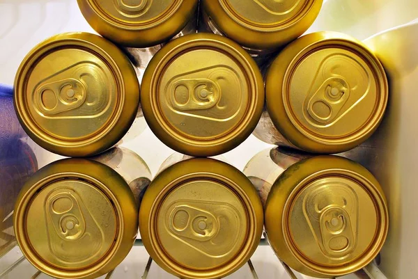 黄金のビール缶 — ストック写真