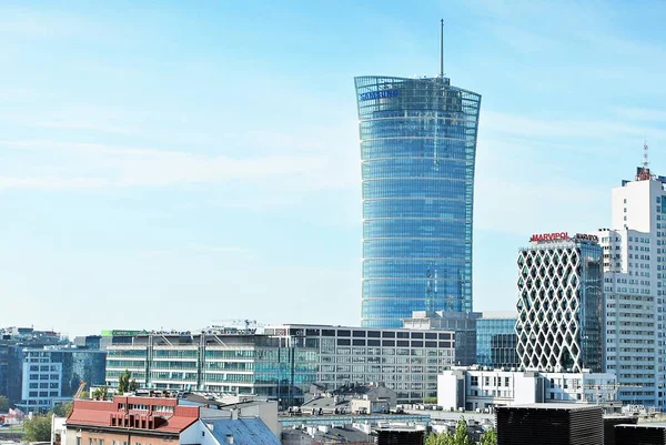 Warschau spits. Modern kantoorgebouw. — Stockfoto