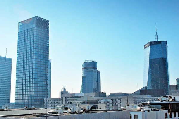 Weergave van de moderne wolkenkrabbers in het centrum van de stad — Stockfoto