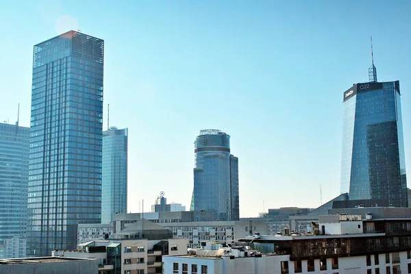 Vista de los rascacielos modernos en el centro de la ciudad —  Fotos de Stock