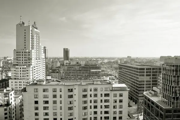 Modern, lüks apartman. Siyah ve beyaz.