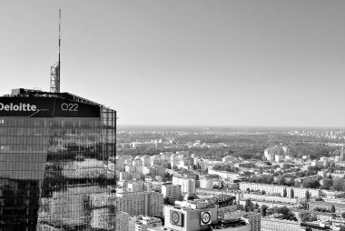 Görünümü, gökdelenler ve kozmopolit evinin modern mimari. Siyah ve beyaz