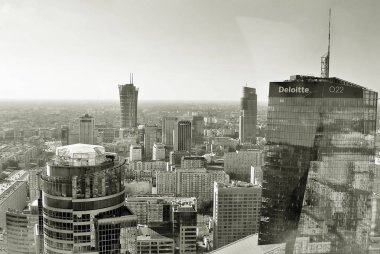 Görünümü, gökdelenler ve kozmopolit evinin modern mimari. Siyah ve beyaz