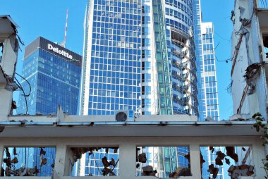 Ofis Phn binasının yıkılması