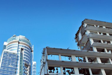 Ofis Phn binasının yıkılması