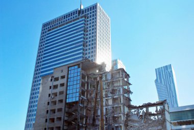 Ofis Phn binasının yıkılması