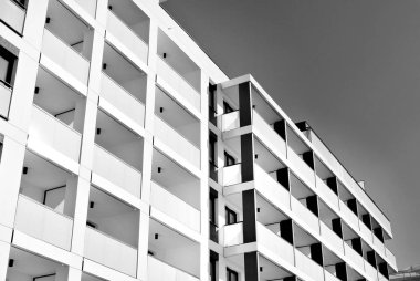 Modern, lüks apartman. Siyah ve beyaz.