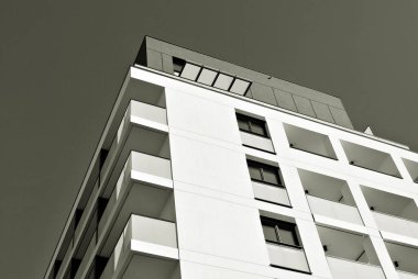 Modern, lüks apartman. Siyah ve beyaz.