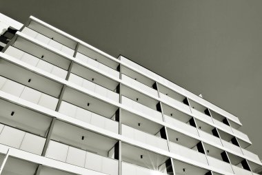 Modern, lüks apartman. Siyah ve beyaz.