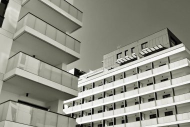 Modern, lüks apartman. Siyah ve beyaz.