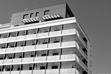 Modern, lüks apartman. Siyah ve beyaz.