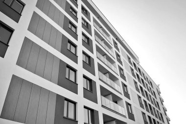 Modern, lüks apartman. Siyah ve beyaz.