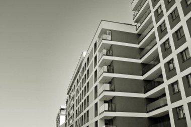 Modern, lüks apartman. Siyah ve beyaz.