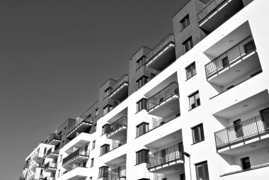 Modern, lüks apartman. Siyah ve beyaz.