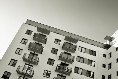 Modern, lüks apartman. Siyah ve beyaz.